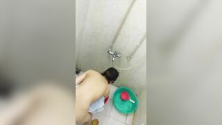 Thằng em rể nhân lúc chị dâu đi tắm liền quay lén