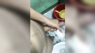 Nửa đêm ko ngủ được nứng quá mấy em ơi