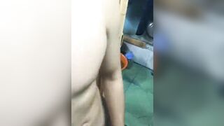 Nửa đêm ko ngủ được nứng quá mấy em ơi