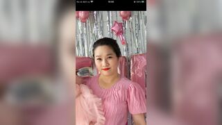 Chị gái Phương Phạm ở nhà một mình nứng lồn thủ dâm cho bớt ngứa lồn