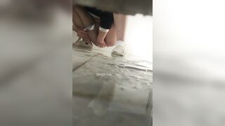 Sex Quay Lén Gái Việt Rửa Lồn Sau Khi Đái Trong Nhà Vệ Sinh 2
