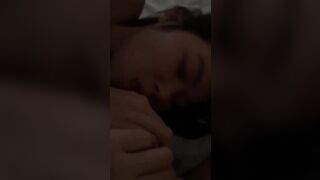 Em người yêu non khám phá con chim