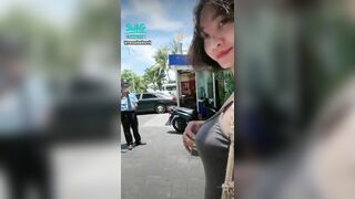 Rosababy Vip vạch vú nhờ chụp ảnh nơi công cộng 😊😊😘
