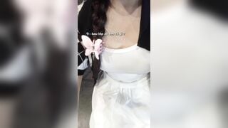 Sau lớp áo em có gì