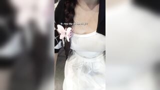 Sau lớp áo em có gì