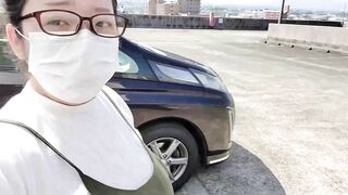 Bộ ngực to cực đẹp của một người phụ nữ đã kết hôn
