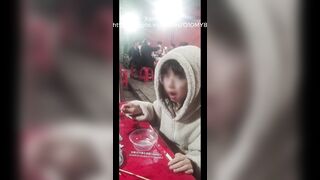 Em học sinh kính cận 2