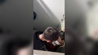 cặp đôi đg hóng trên fb nè:))