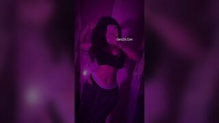 Clip Sex Huyền Trang 2ka9 Vú Khủng Thủ Dâm Rõ Mặtt