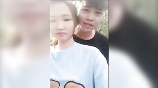 Cặp teen rủ nhau ra vườn địt cho mát