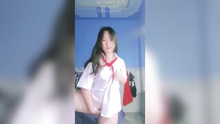 Em học sinh mới đi học về nứng lồn quá thủ dâm chưa kịp thay đồ luôn