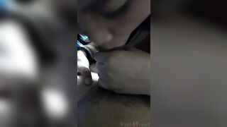 Vợ bạn mê mẩn với chim gắn bi