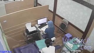 Quay lén gái xinh đi tư vấn phẫu thuật thẩm mỹ