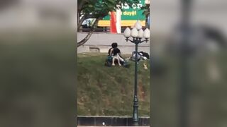 2 em học sinh địt nhau giữa công viên đông người hot