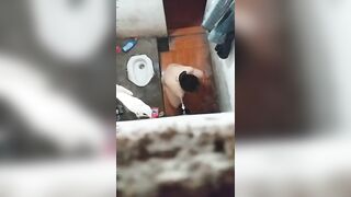 quay lén em hàng xóm đi tắm vú non mới nhú