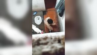 quay lén em hàng xóm đi tắm vú non mới nhú