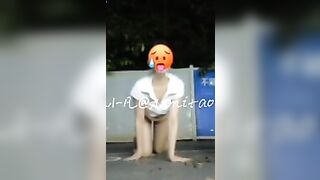 Em đang thủ dâm ngoài công viên thì bị phát hiện