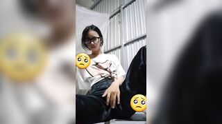 Trần Ngọc Nh 2ka8 i móc bím chảy đầy nước cho ny xem