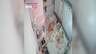 Hack Camera Cặp vợ chồng tranh thủ con ngủ vợ trèo lên cưỡi ngựa