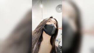 Public ở khu thương Mại, Nhét trứng rụng thì tê quá phải móc