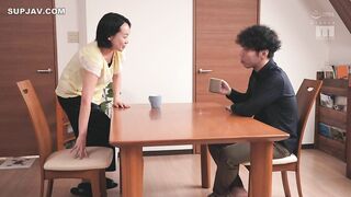 Cô người mẫu ảnh lén dí anh chồng của nhiếp ảnh gia khi chụp ảnh