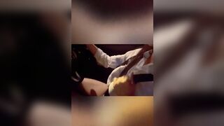Em girl trắng xinh bú cu trên xe với quả ngực khủng