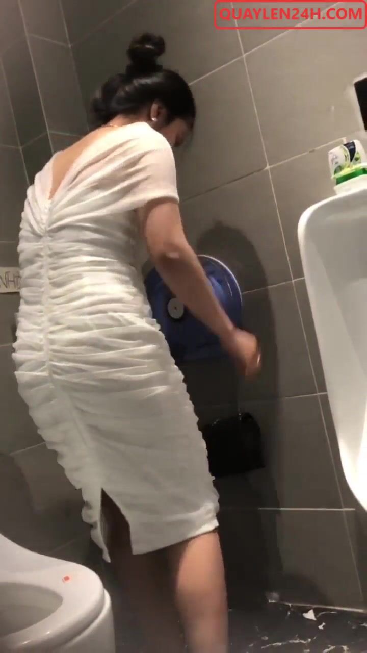 Quay lén wc 3