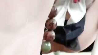 Em học sinh mới lớn đang đi học về nứng lồn quá thủ dâm ngoài đường luôn