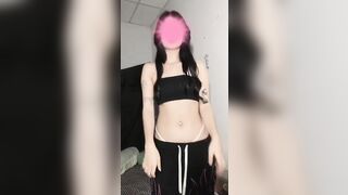 Vân Anh em hs 2k7 rất xinh nhưng cũng rất d,âm🤪 ước gì được dí e nó chứ xem địtt ẻm