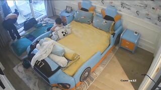 Full clip mẹ bắt con gái nhổ lông rồi liếm lồn cho mình