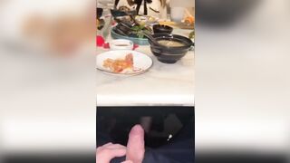 Đang ăn nhà hàng mà cứ gạ địt