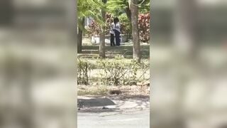 Các em học sinh public luôn nơi công cộng