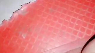 Em gái Se lồn bắn nước trong thang máy thì bị phát hiện