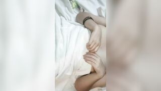 Khám Phá Lồn Em Gái Mới Lớn Vạch Lồn Ra Cho Đút Vào Sâu Hơn