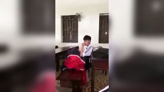 Đang bú cu thì bị cả lớp bắt gặp