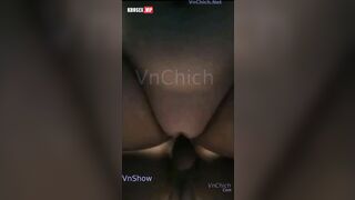 Địt tung lồn múp không lông của em Chubby mông to đến phun nước tùm lum