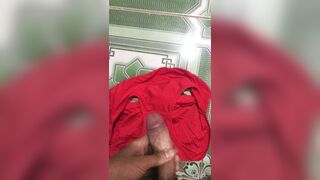 sục với chiếc quần lót