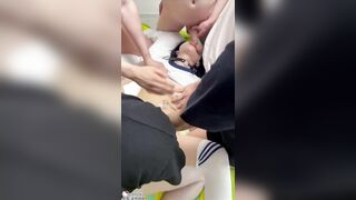 Em Học Sinh Cấp 3 Bị  Nhiều Người Hiếp Dâm Cùng Lúc Vẫn Vui Vẻ Sung Sướng