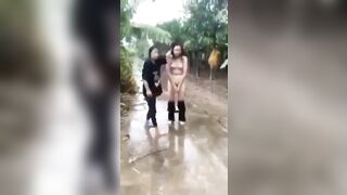 mượn bồ bạn tí mà bạn lột hết đồ(full mô tả)