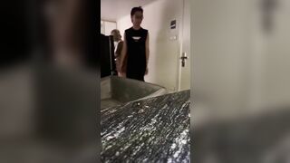 Qua nhà e chơi mà k ai có nhà nên đè ra Hiếp Dâm E có thật