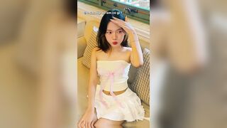 Sau lớp áo em có gì ? ( Lý Gia Hân )