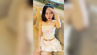 Sau lớp áo em có gì ? ( Lý Gia Hân )