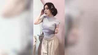 Sau lớp áo em có gì ? ( Phương Nghi )