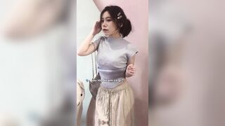 Sau lớp áo em có gì ? ( Phương Nghi )
