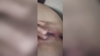 Khi chị thèm ku thủ dâm 1