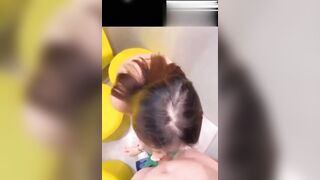 Bắt bạn thân bú cu trong siêu thị xuất luôn vào mặt cực nứng