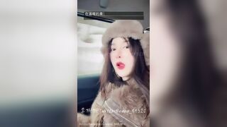 Xe máy là mày anh đá xe máy ngồi chị xinh xắn là