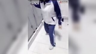 Thầy giáo dẫn học sinh nữ vào nhà vệ sinh nam ...