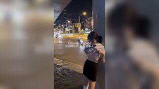 Thủ dâm trên đường bị người lạ phát hiện