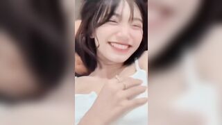 Gái xinh show vú 2